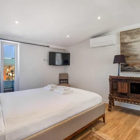 Luxe Penthouse - & Taje View | By Airnest * Lisboa